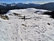54 Scendiamo sul sentiero 109A con bella vista sui Piani d'Avaro